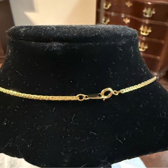 Avon Claddagh Goldtone Necklace NIB 1992 vintage - Picture 6 of 7